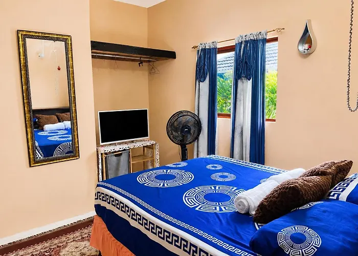 Apartment Smileys Coastal Getaway, Proximity With On Site Parking Runaway Bay