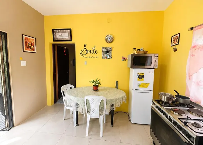 Apartment Smileys Coastal Getaway, Proximity With On Site Parking Runaway Bay